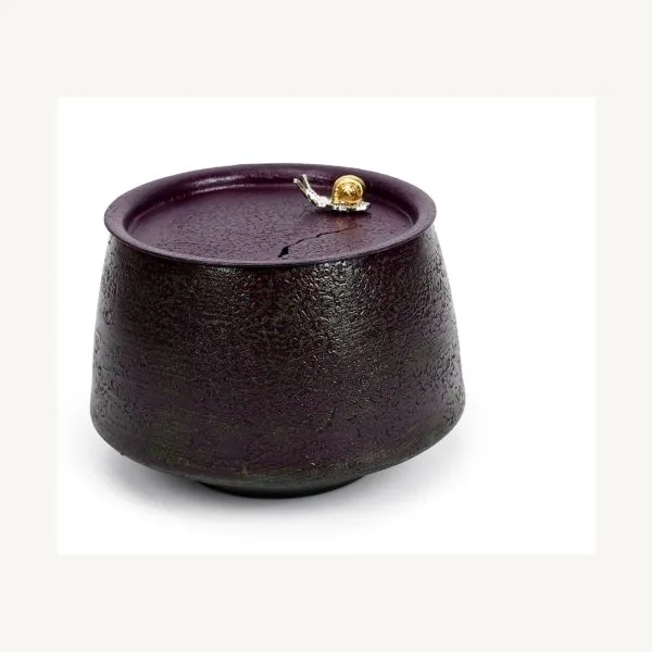Mountain Lacquer Teapot Rest for Chinese Tea Rituals - Purple Gold Mountain Lacquer Teapot Rest for Chinese Tea Rituals - Purple Gold
