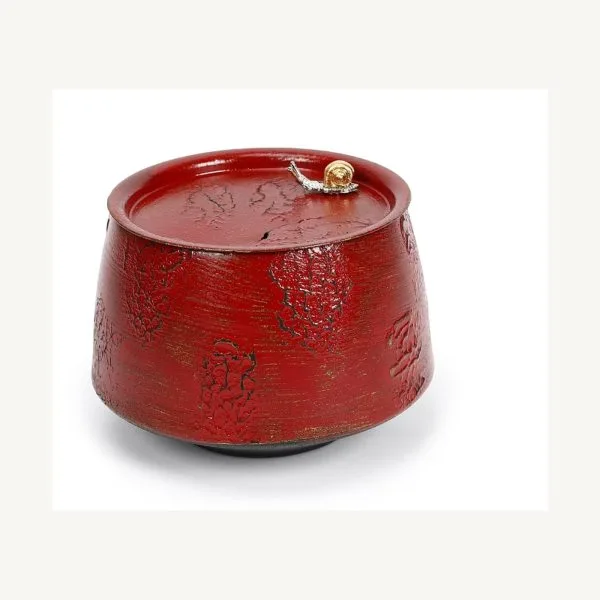 Mountain Lacquer Teapot Rest for Chinese Tea Rituals - Red Gold Mountain Lacquer Teapot Rest for Chinese Tea Rituals - Red Gold